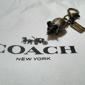 Hold! Rare coach mouse charm